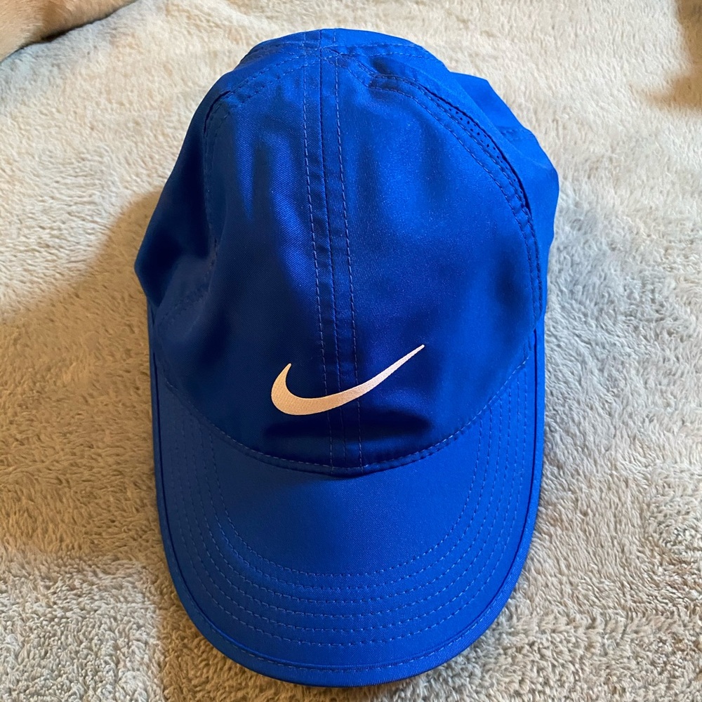 Nike featherlight dry fit hat